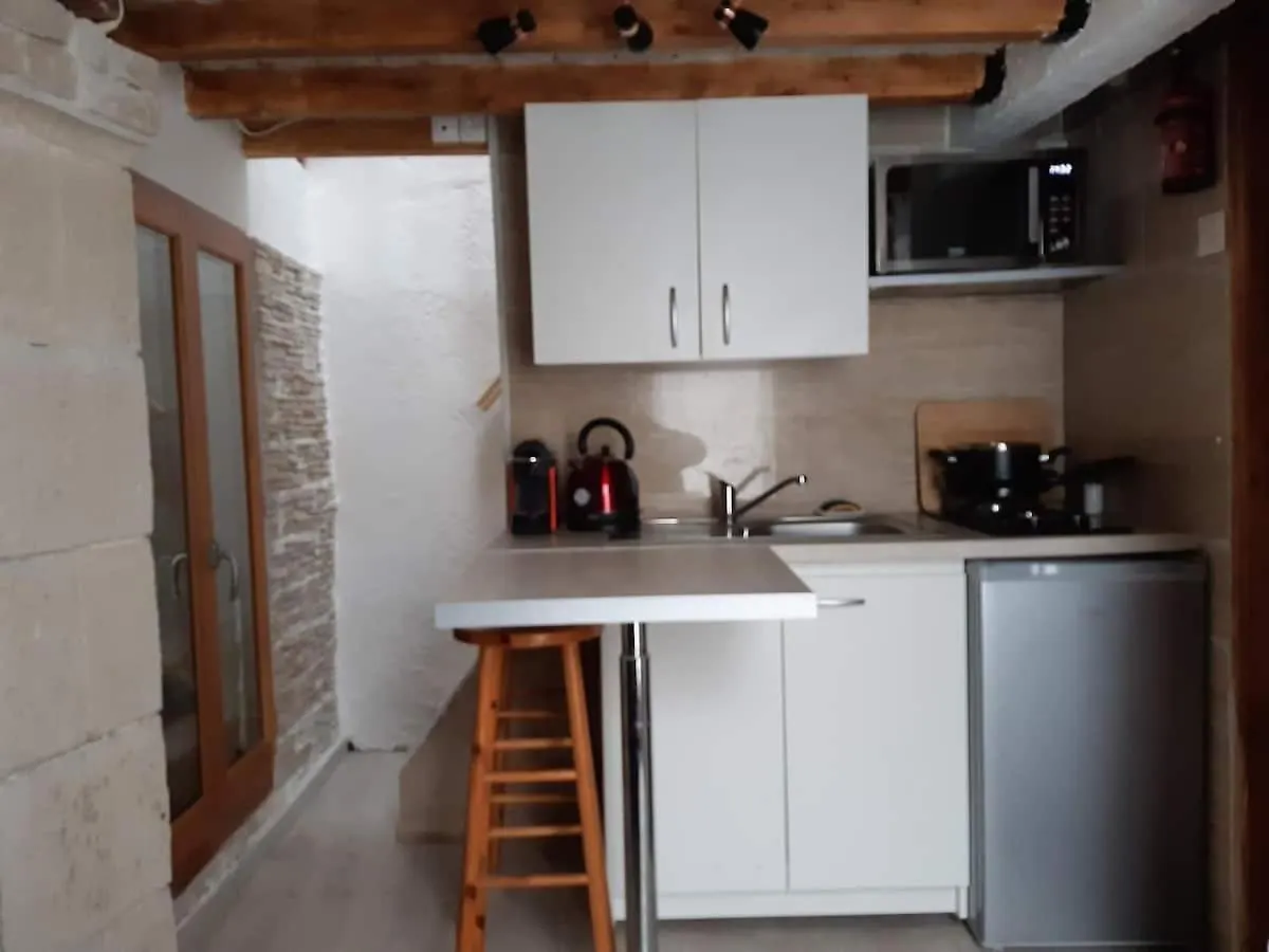Garden Annexe 2 contacts